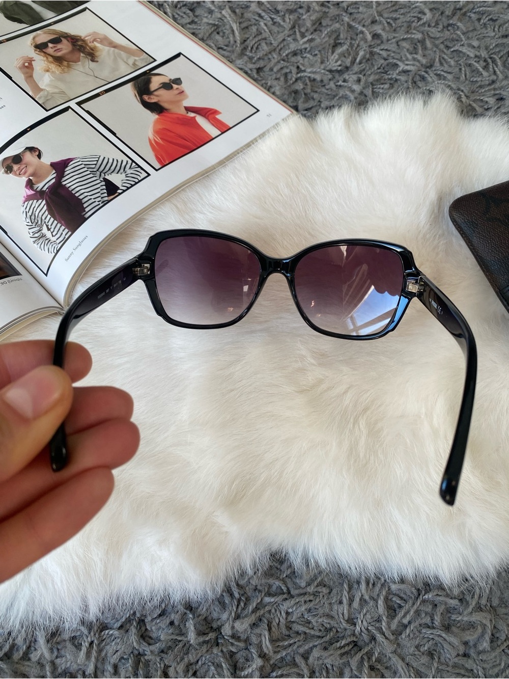 FOSSIL Black Rectangular Sunglasses - Picture 3 of 9
